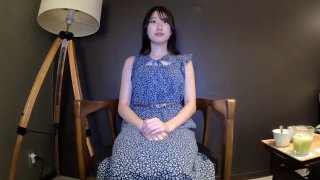 [不能只有我看到!常被意淫网红coser，这次扮学生妹被弄得自己脱下小丁，嫩肉直接网下压入